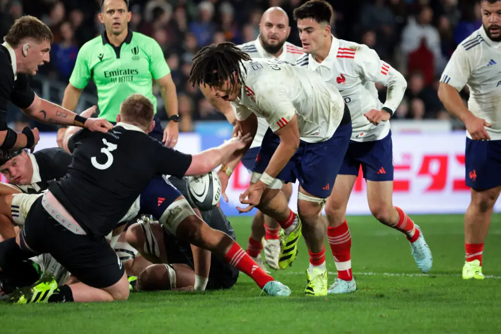 Admirable, le XV de France sans ses cadres débute sa tournée en faisant trembler les All Blacks