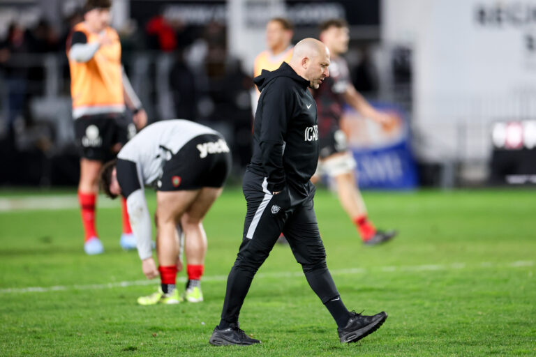 Absent sur le banc du RCT samedi, Pierre Mignoni a-t-il raison de s'effacer ?