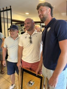À La Baule, le Bouclier de Pro D2 du RC Vannes fait tourner les têtes