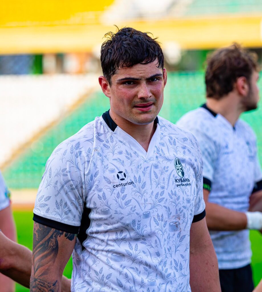 Tommy Strappazzon sous le maillot blanc du RC Kuban, à Krasnodar, en Russie
