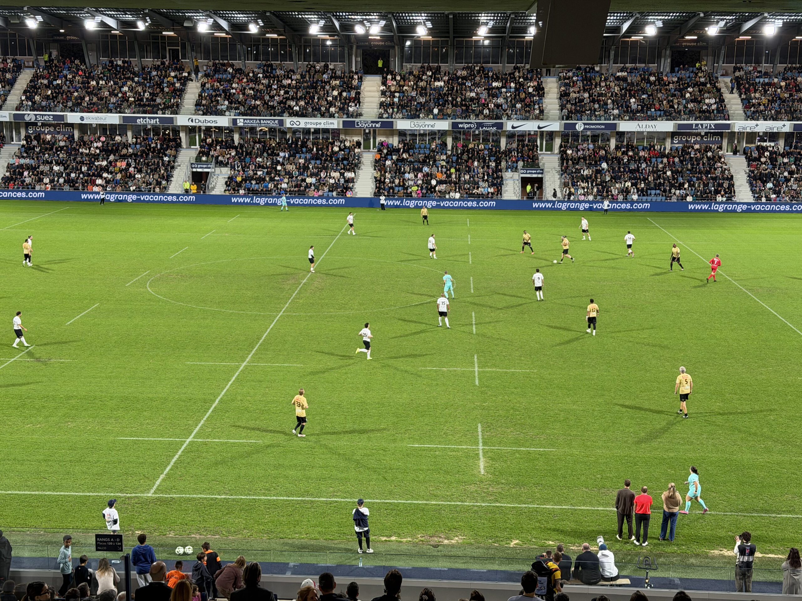 Coach Zidane, Payet en feu, le roc Chabal… Le match des légendes a enflammé Bayonne